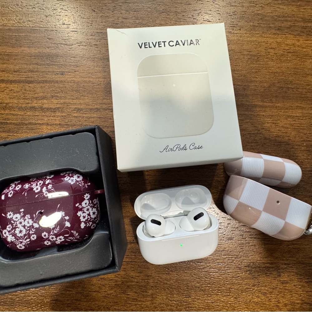 Apple AirPods Pro 1 EUC w/2 Velvet Caviar Cases!